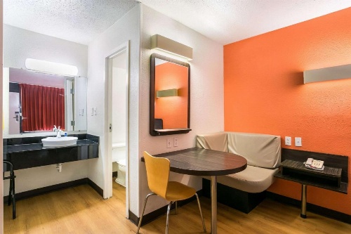 Rodeway Inn Baltimore - Inner Harbor South image 9